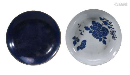 A Chinese gilt-decorated powder-blue saucer dish