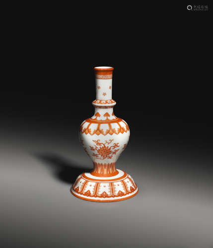 A CHINESE IMPERIAL PORCELAIN ALTAR VASE