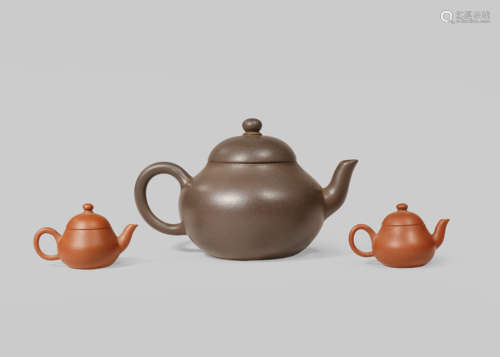 THREE CHINESE YIXING TEAPOTS AND COVERS