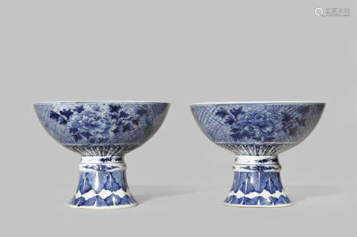 A PAIR OF CHINESE BLUE AND WHITE STEM BOWLS