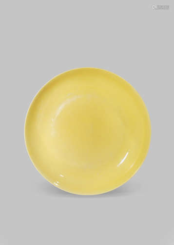 A CHINESE YELLOW-GROUND SAUCER DISH