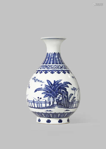 A CHINESE BLUE AND WHITE PEAR-SHAPED VASE