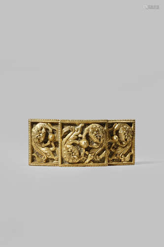 A CHINESE GILT-BRONZE BELT BUCKLE