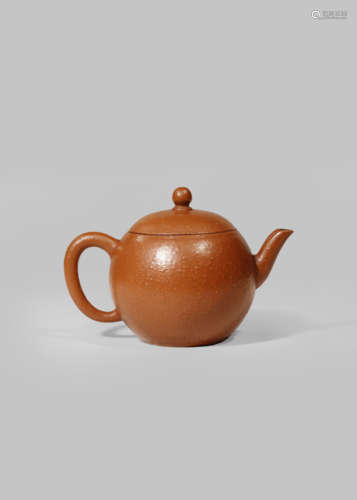 A SMALL CHINESE YIXING TEAPOT AND COVER