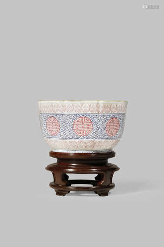 A CHINESE FAMILLE ROSE OCTAGONAL 'FU SHOU' BOWL