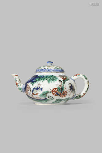 A SMALL CHINESE WUCAI  TEAPOT AND COVER