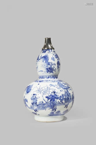 A CHINESE BLUE AND WHITE GOURD-SHAPED VASE