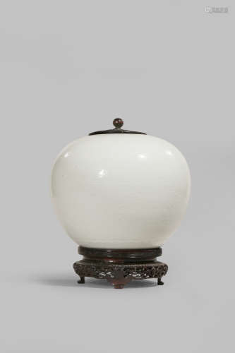 A CHINESE WHITE GLAZED ANHUA DECORATED 'PHOENIX' JAR