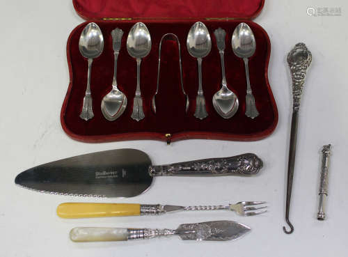 A set of six Edwardian silver teaspoons and matching sugar tongs, Sheffield 1907 by Alexander