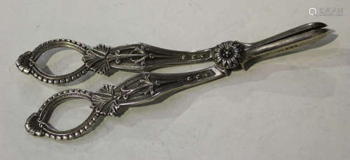 A pair of Elizabeth II silver grape shears with foliate and beaded handles, Birmingham 1971 by