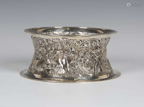 An Edwardian Irish silver dish ring, pierced and embossed with a seated shepherd and shepherdess