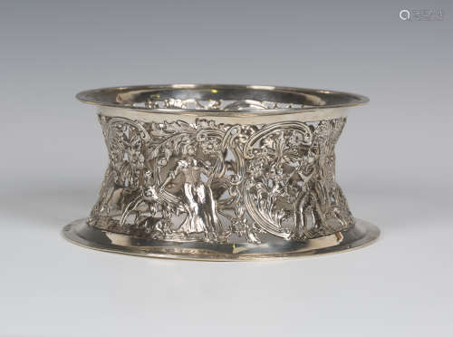 An Edwardian Irish silver dish ring, pierced and embossed with a seated shepherd and shepherdess