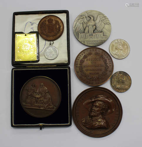 A silver medallion, detailed 'Liverpool Cathedral for Fellow Workers 1901-1934', named to the rim '