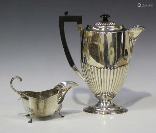 An Edwardian silver hot water jug of half-reeded oval form, Sheffield 1907 by Atkin Brothers, height