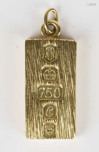 An 18ct gold rectangular pendant, formed as an ingot with bark textured finish, London 1977,