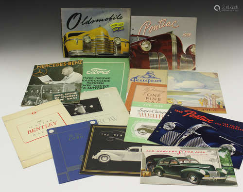 A group of mainly 1930s motor car sales brochures and pull-outs, including 'Pontiac 1939', '