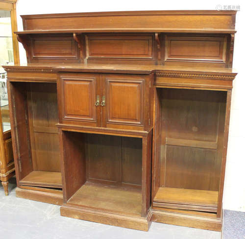 An Edwardian walnut bookcase cabinet by 'Collinson & Lock London', the shelf back above central