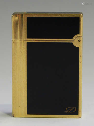 An S.T. Dupont laque de Chine and gilt metal pocket lighter, height 4.3cm.Buyer’s Premium 29.4% (