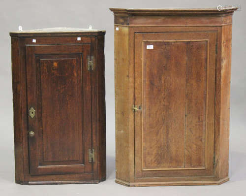 A George III oak hanging corner cabinet, height 112cm, width 80cm, together with a similar smaller