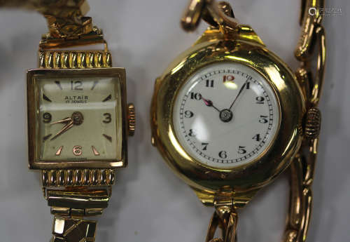 An 18ct gold circular cased lady's wristwatch with an unsigned jewelled movement, the enamelled dial