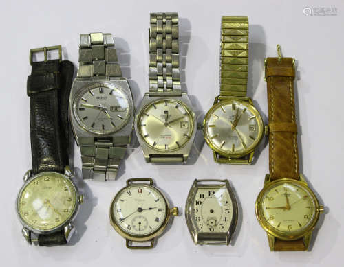 A Seiko Automatic steel gentleman's bracelet wristwatch, four other gentlemen's wristwatches,