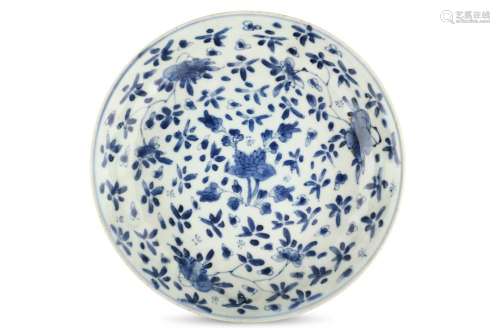 A SET OF SIX CHINESE BLUE AND WHITE DISHES. Kangxi. 21cm diameter. (6) 清康熙   青花花卉紋碟六只