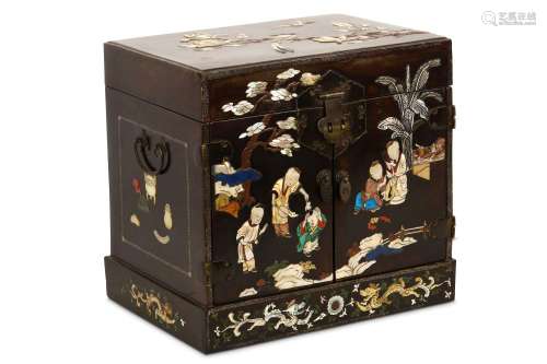A CHINESE INLAID BLACK LACQUER ‘BOYS’ TABLE CABINET, GUANPIXIANG. Kangxi. Elaborately inlaid with an array of hardstones including mother-of-pearl, soapstone and lacquered wood against a lacquered ground, the front decorated with five boys at