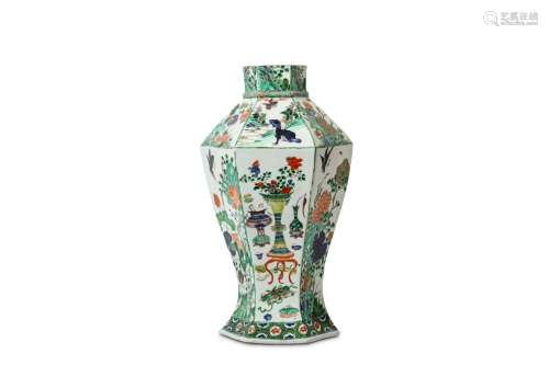 A CHINESE FAMILLE VERTE HEXAGONAL VASE. Kangxi. Of hexagonal baluster form, decorated with panels of antique treasures, peonies and birds, and deer, 36cm H. 清康熙   五彩博古花卉紋六方瓶 For a closely related complete vase and cover