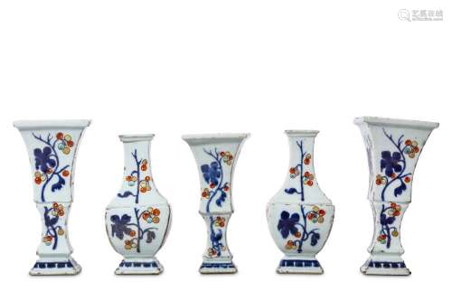 A CHINESE MIXED FIVE-PIECE 'PRONK' ‘FOXGRAPE’ GARNITURE. 18th Century. The quadrangular vases decorated with vines in underglaze blue, the circular fruits brightly enamelled and gilded, 16 - 18cm H. (5) 清十八世紀   青花描金加彩瓶五支