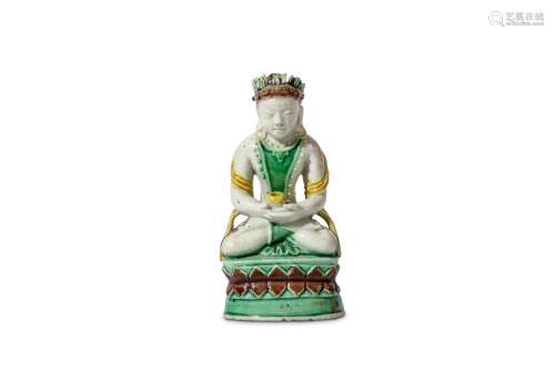 A CHINESE BISCUIT FAMILLE VERTE SEATED BUDDHA Kangxi. The crowned figure seated in a double lotus base, a bowl held in the two hands held together above the crossed legs, a trailing yellow ribbon hanging down from the shoulders, 7cm H. 清康熙