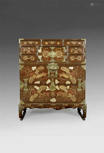 A KOREAN LACQUERED WOOD CHEST, BANDAJI