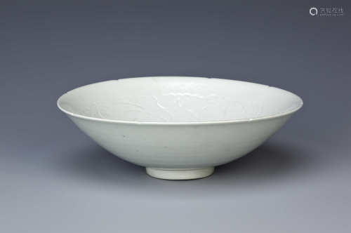 A CHINESE DING-TYPE SHALLOW BOWL