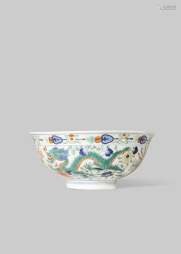 A CHINESE WUCAI 'DRAGON AND PHOENIX' BOWL