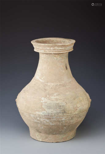 A LARGE CHINESE POTTERY VASE