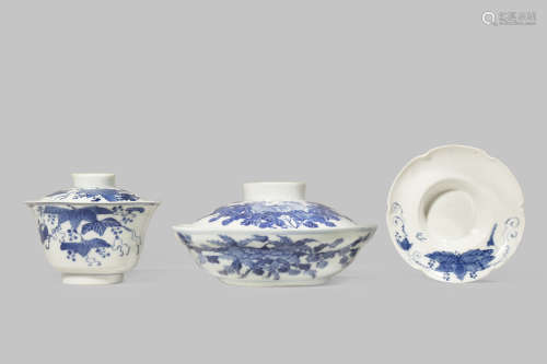 A CHINESE BLUE AND WHITE BOWL AND COVER