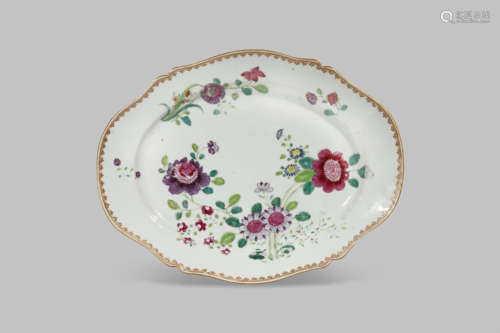 A CHINESE FAMILLE ROSE OVAL DISH