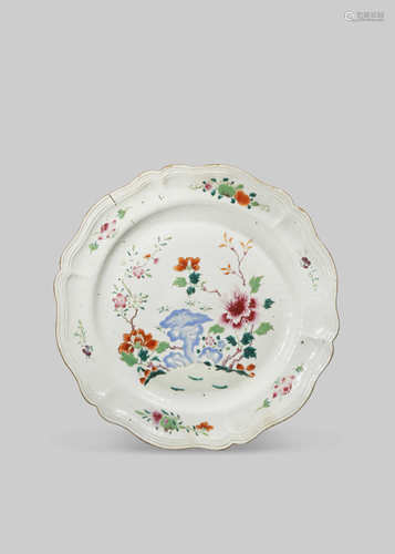 A LARGE CHINESE FAMILLE ROSE DISH