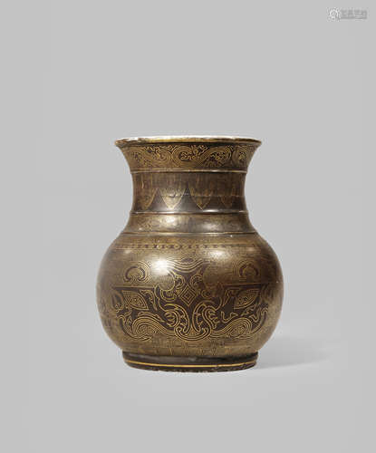 A CHINESE ARCHAISTIC-STYLE GILT DECORATED VASE