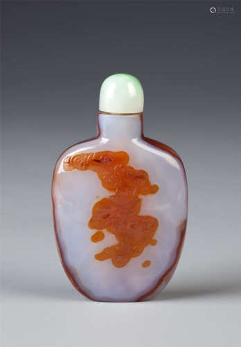 A CHINESE AGATE SNUFF BOTTLE