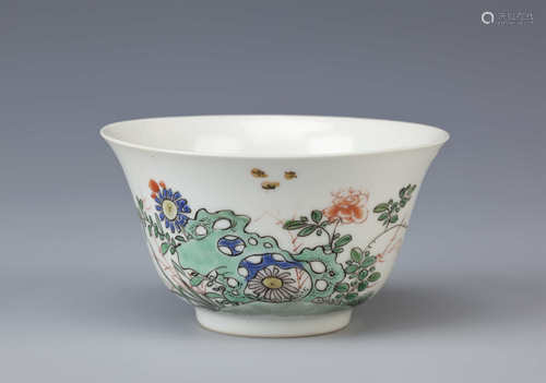 A CHINESE FAMILLE VERTE TEA BOWL