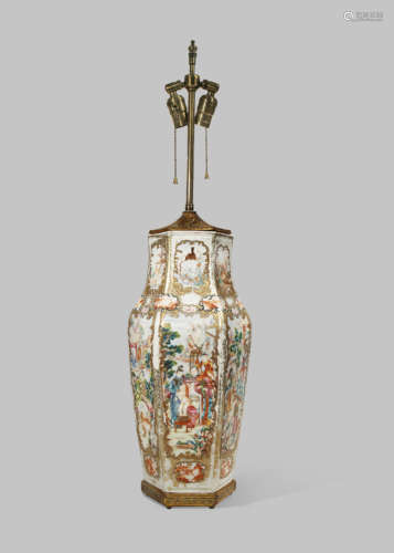 A CHINESE FAMILLE ROSE MANDARIN PALETTE VASE