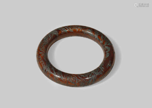 A CHINESE ALOESWOOD INSCRIBED BANGLE