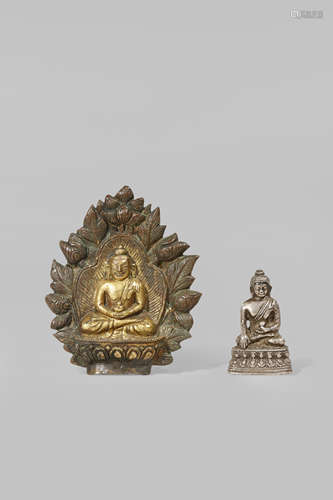 A PARCEL-GILT BRONZE FINIAL OF A BUDDHA