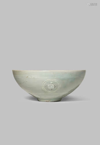 A RARE KOREAN SANGGAM SLIP-INLAID CELADON BOWL