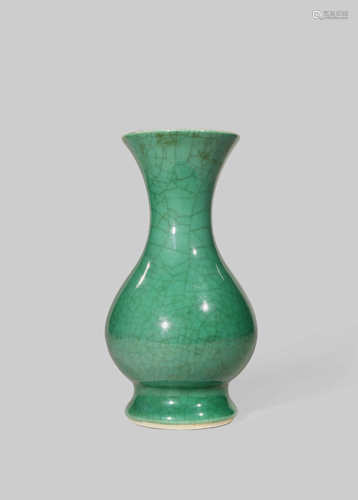 A CHINESE GREEN CRACKLE GLAZED VASE