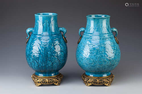 A NEAR PAIR OF CHINESE ARCHAISTIC TURQUOISE GLAZED HU-SHAPED VASES