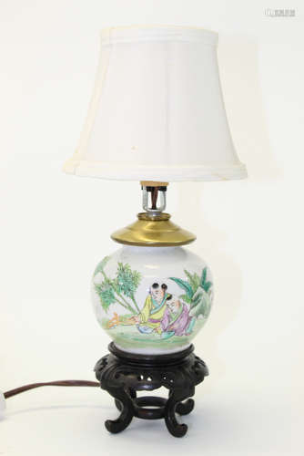 Chinese famille rose porcelain jar lamp.