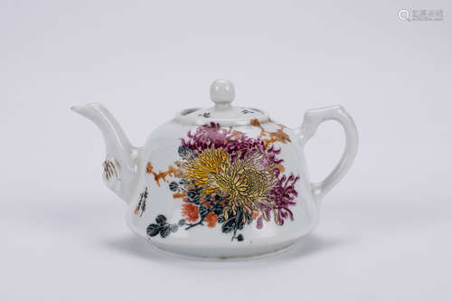 Chinese famille rose porcelain teapot.