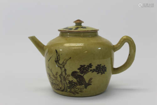 Chinese yellow-glazed teapot, late Qing dynasty.