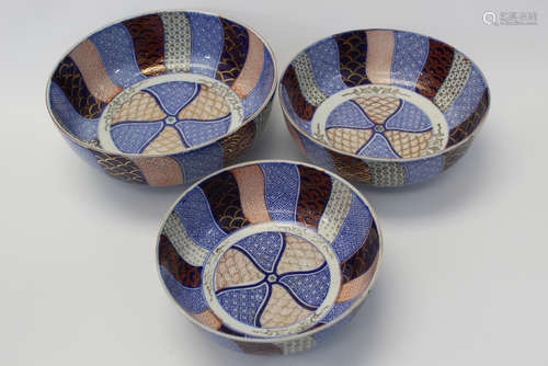 Set of three Japanese bowls.